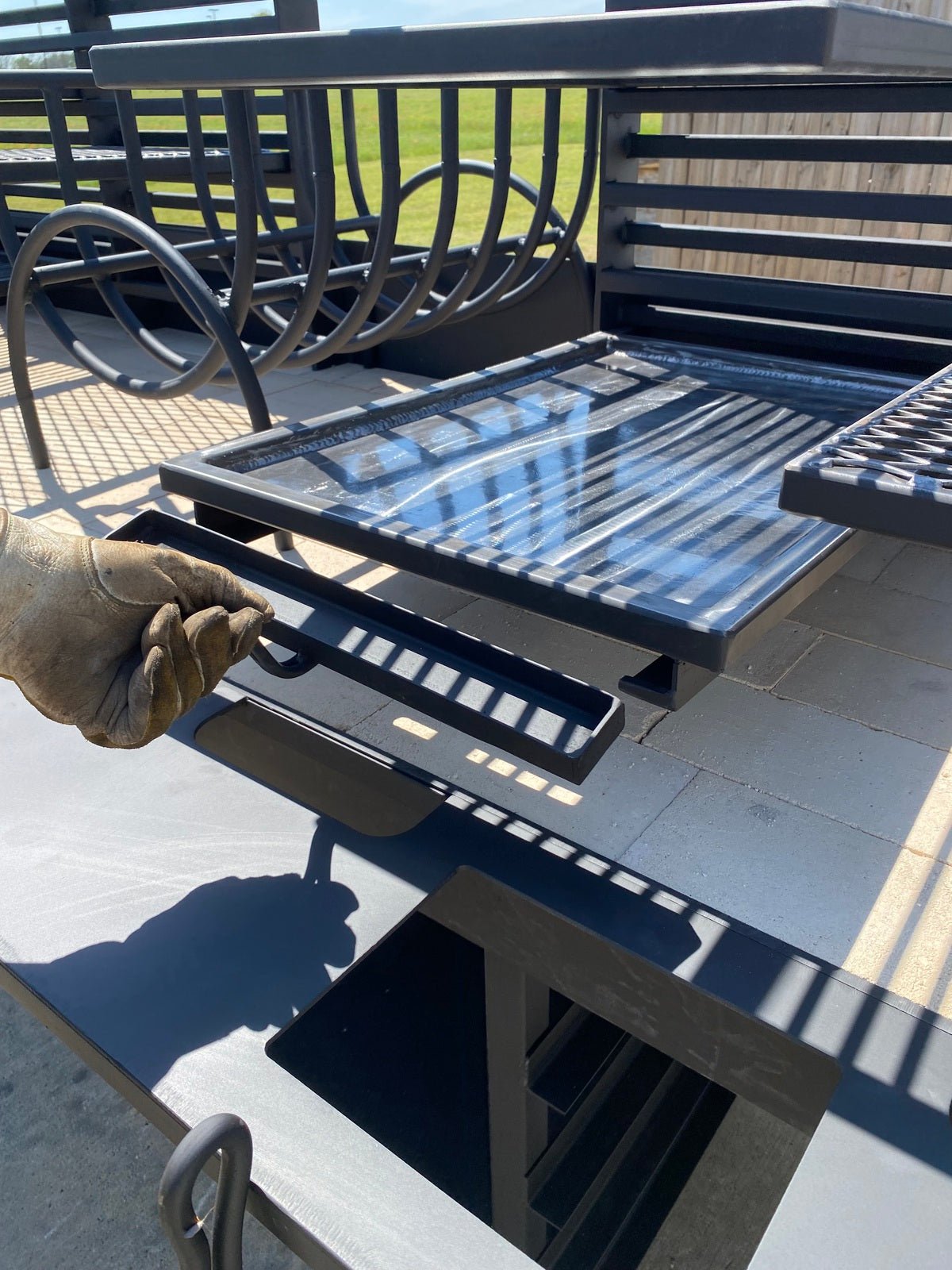 4746 Commercial Solid Fuel Pinch System Grill with Firetable - Heritage Backyard Inc.