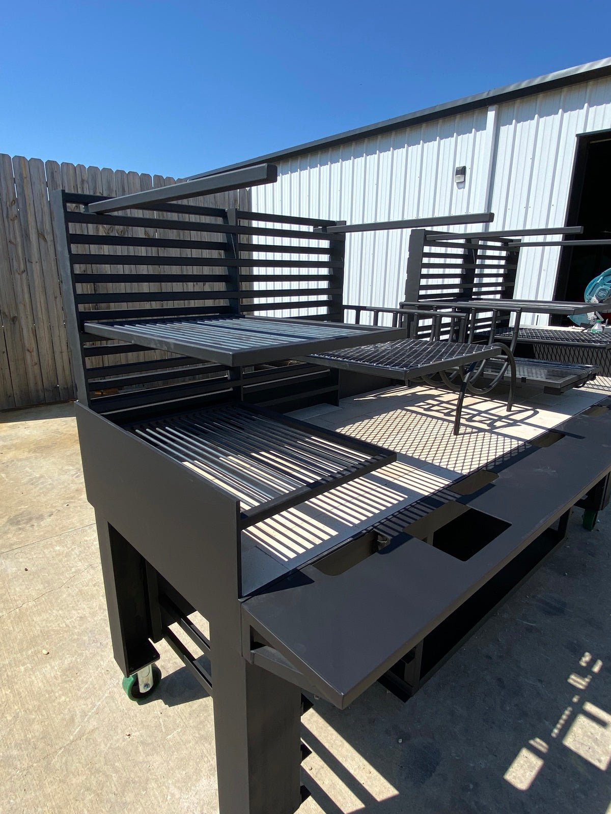 4746 Commercial Solid Fuel Pinch System Grill with Firetable - Heritage Backyard Inc.