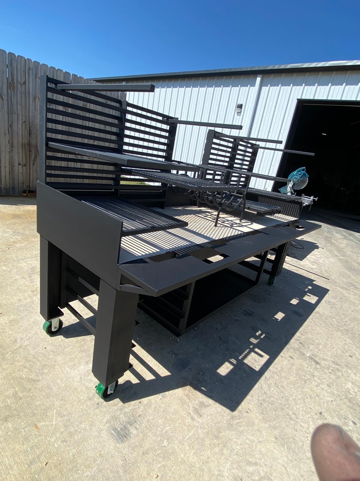 4746 Commercial Solid Fuel Pinch System Grill with Firetable - Heritage Backyard Inc.