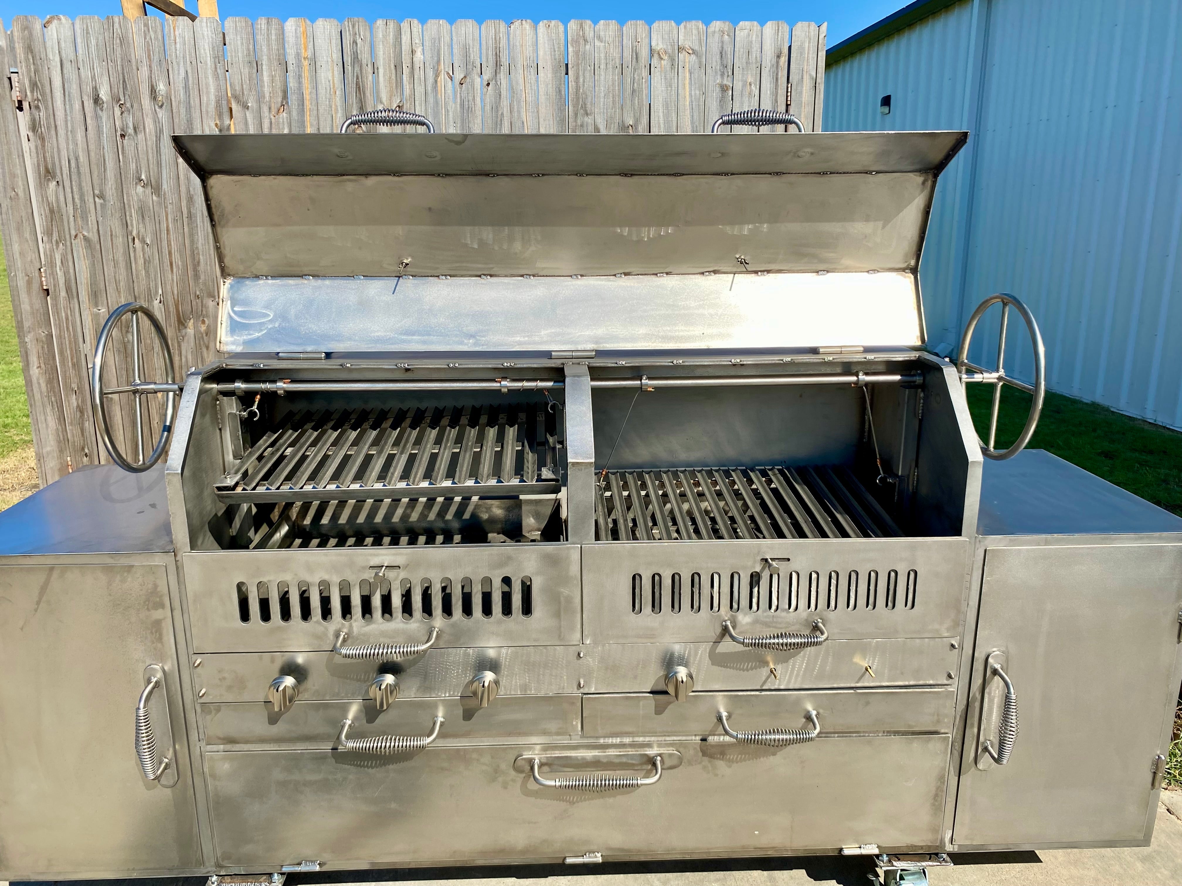 042224 Split Stainless Steel Hybrid Grill with Lid and Three Storage Areas