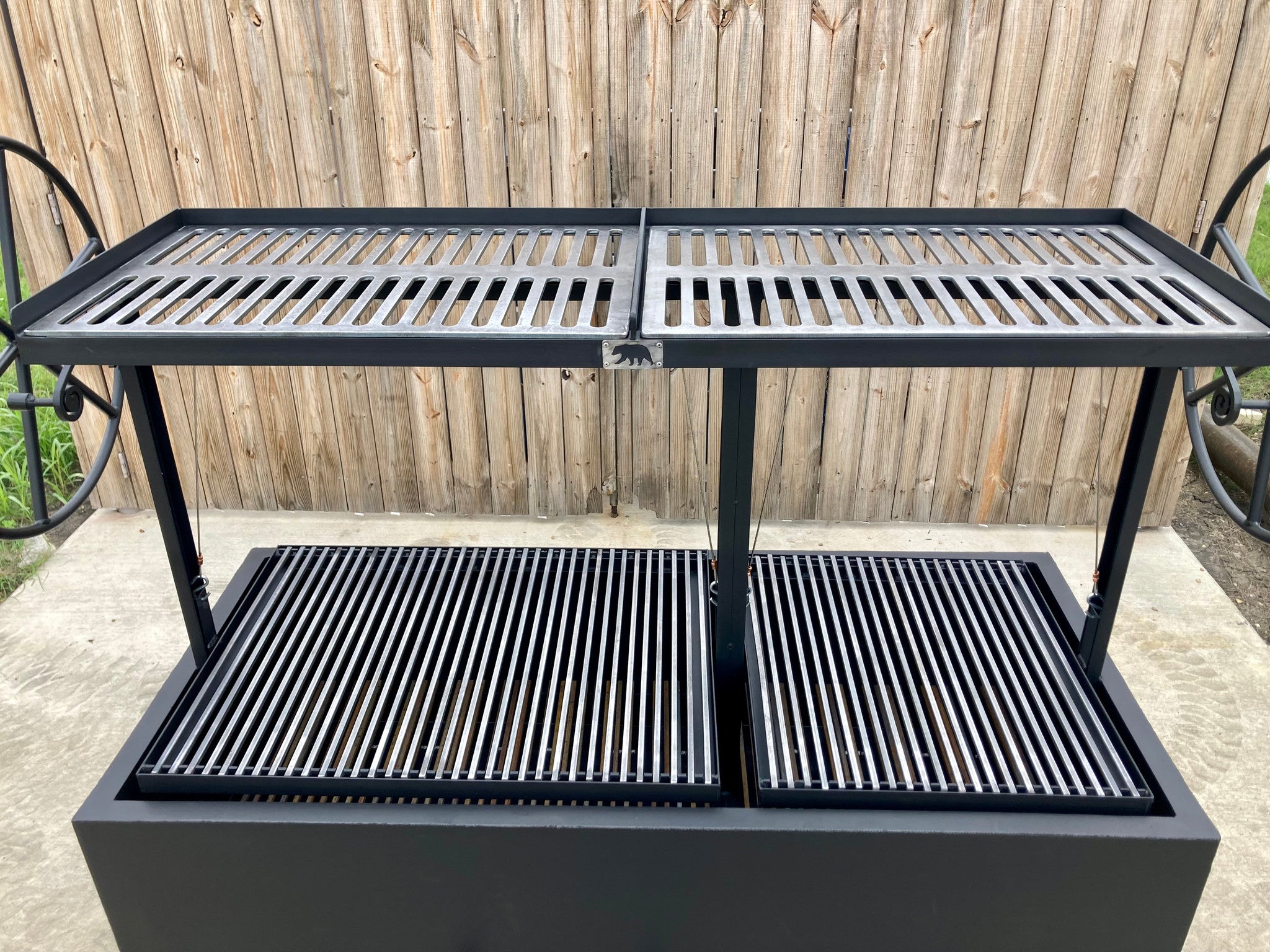 4588 COMMERCIAL Insulated Split Santa Maria Grill - Heritage Backyard