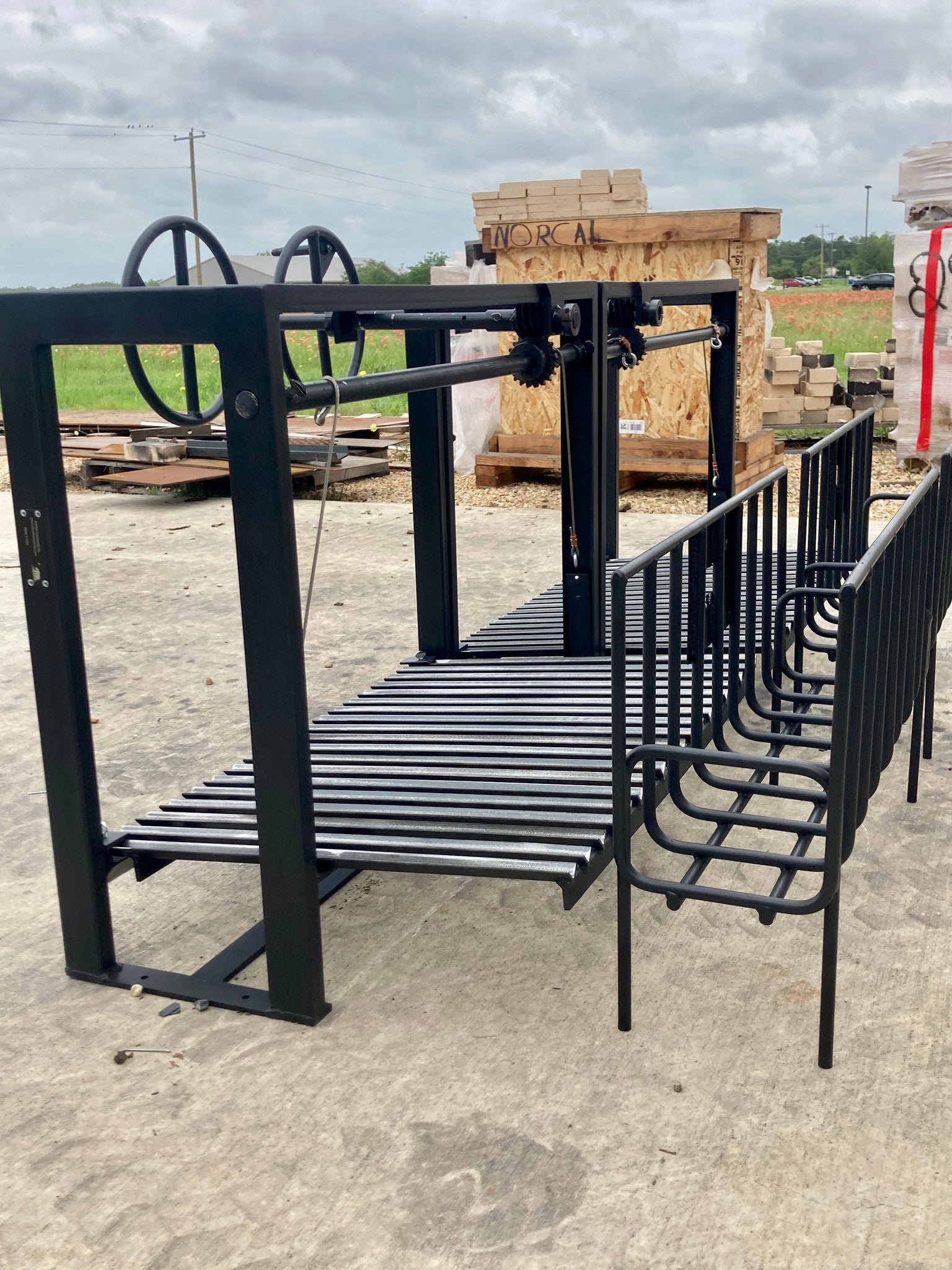 4604 COMMERCIAL Architectural Grills with Front Facing Wheel - Heritage Backyard