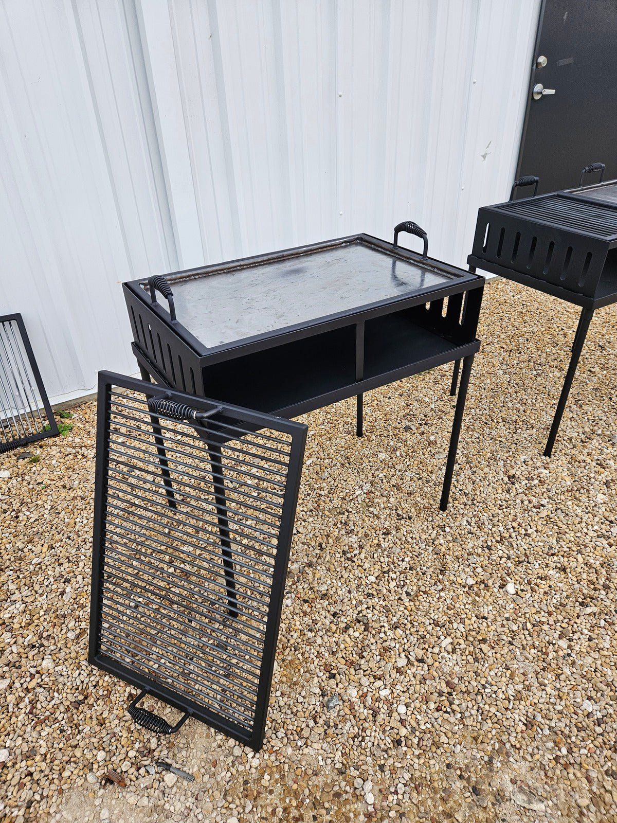 086a Large Armado Grill and Griddle - Heritage Backyard Inc.
