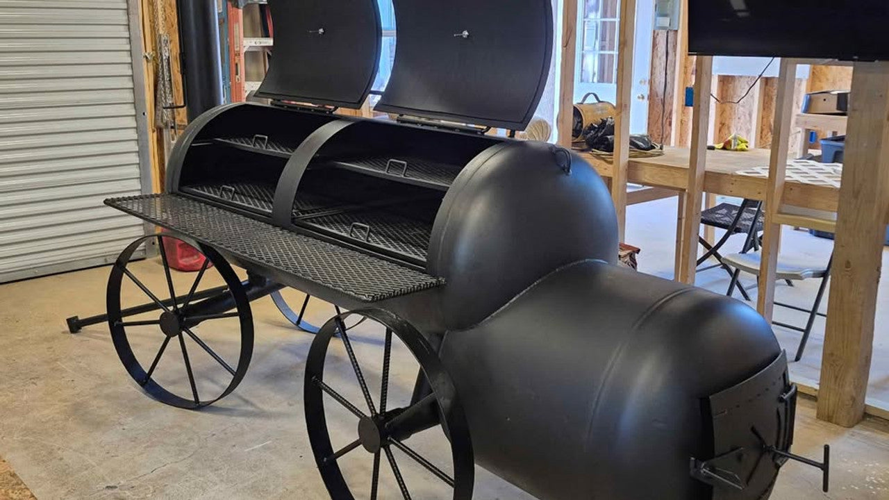 Professional offset smoker with spacious cooking chamber for up to 9 briskets