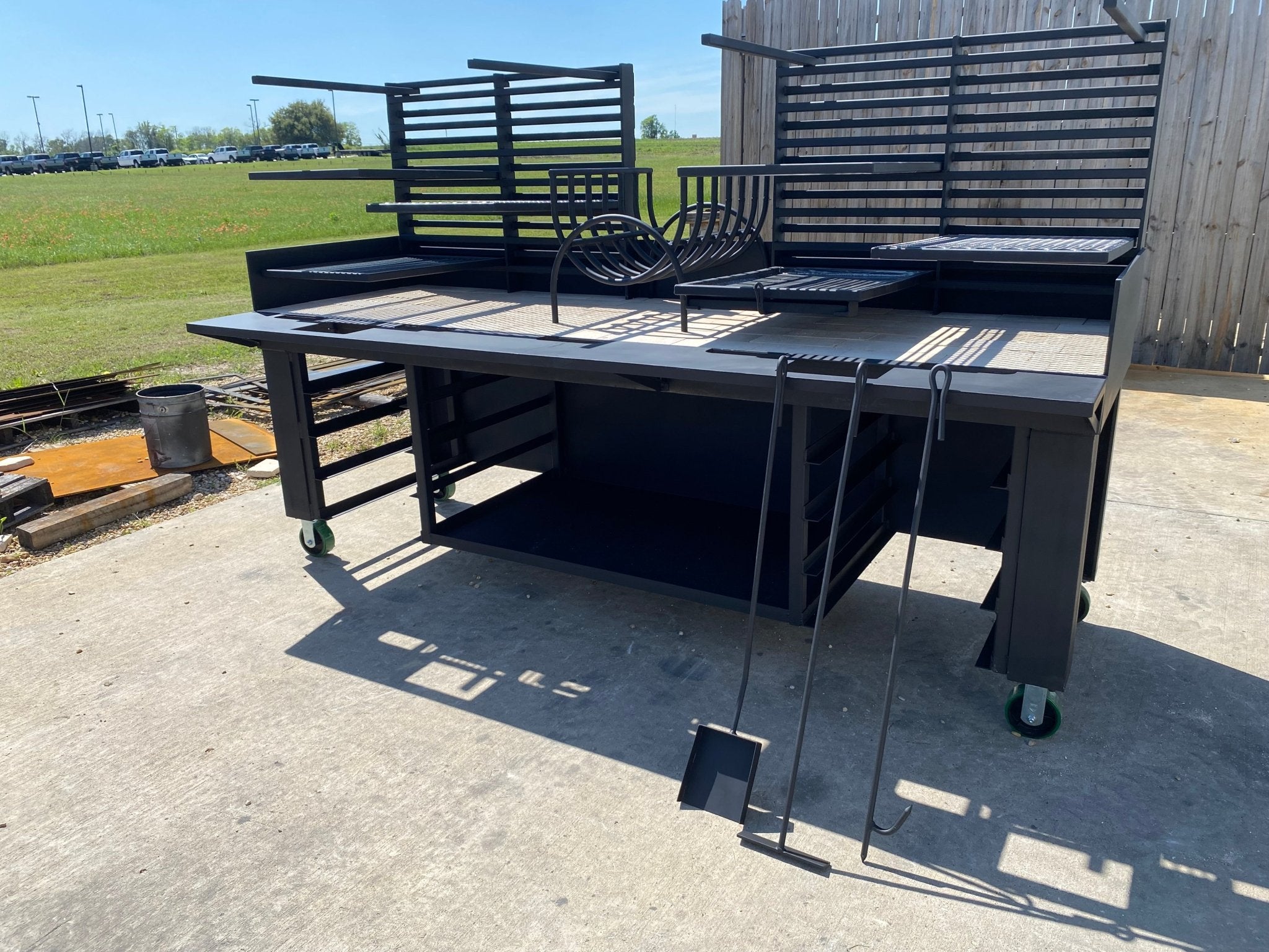 4746 Commercial Solid Fuel Pinch System Grill with Firetable - Heritage Backyard Inc.