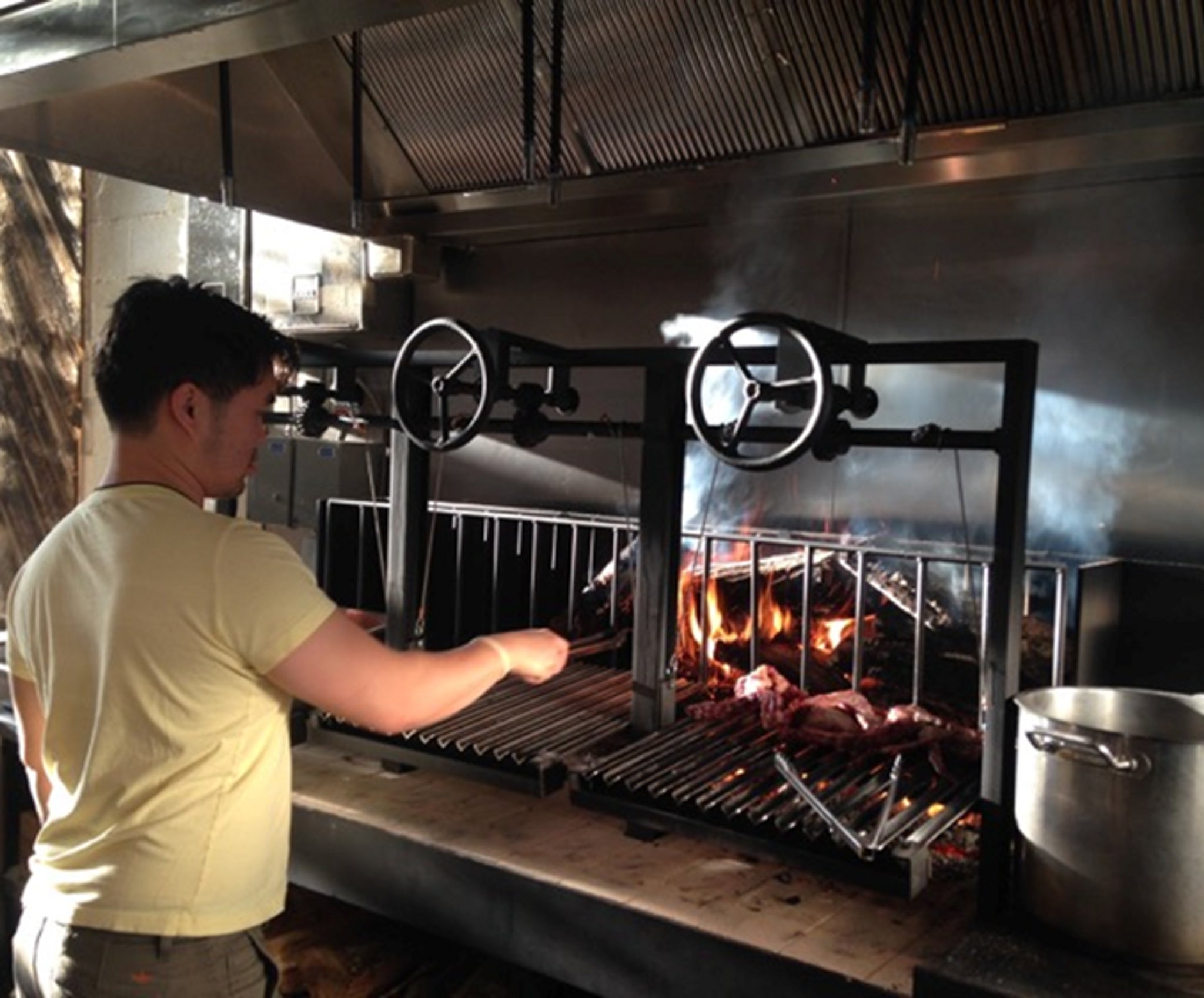COMMERCIAL Argentine Architectural Grill with Front Facing Wheels - Heritage Backyard