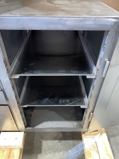 042224 Split Stainless Steel Hybrid Grill with Lid and Three Storage Areas
