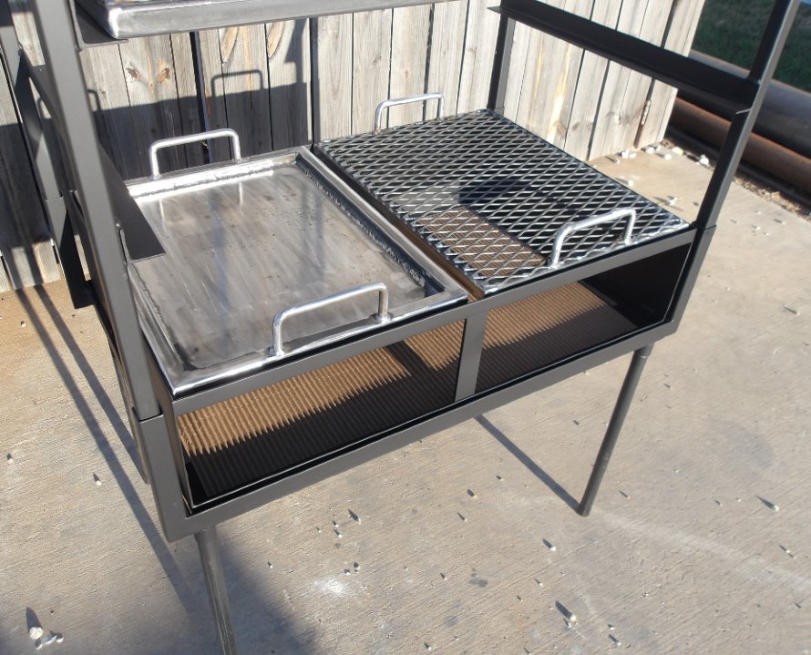 Top-down view of 4956 Advanced Armado featuring dual-surface firebox and ember-ready design