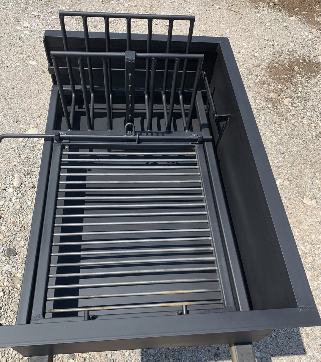 Built-in Uruguayan Grill with Side Brasero and Steel Firebox